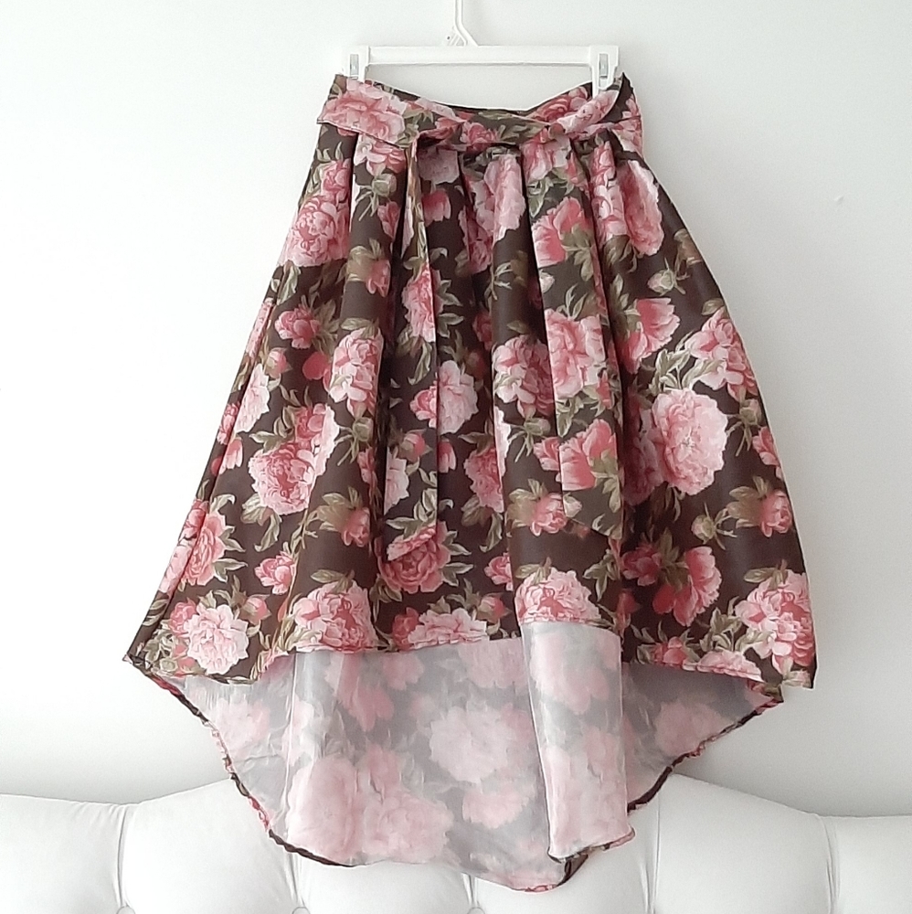 Rue21 floral Barbie pink party flowy skirt. Size S.